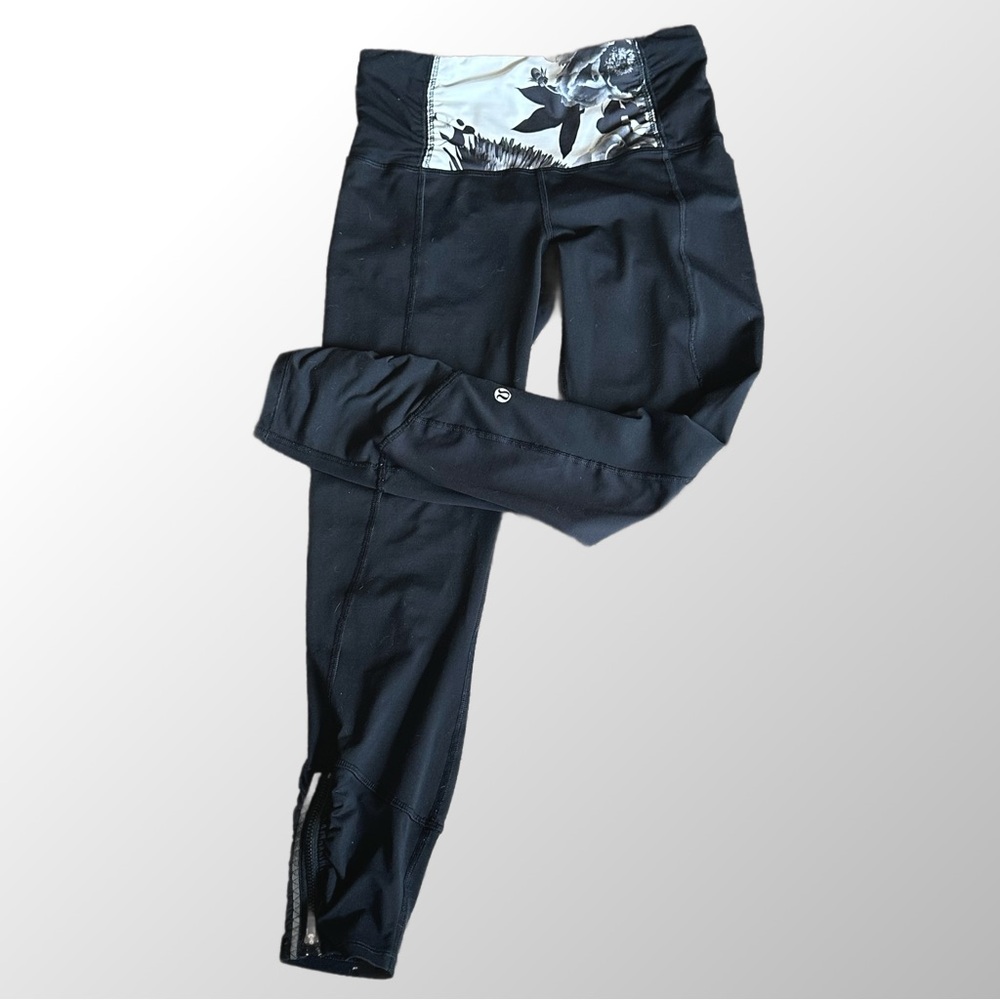 Lululemon Black and White Floral Front Leggings with Ruching Cuff in size 4 - Picture 1 of 9